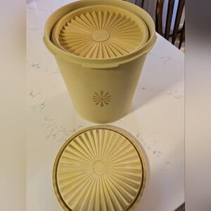 Vintage set of 3 Tupperware canisters with lids